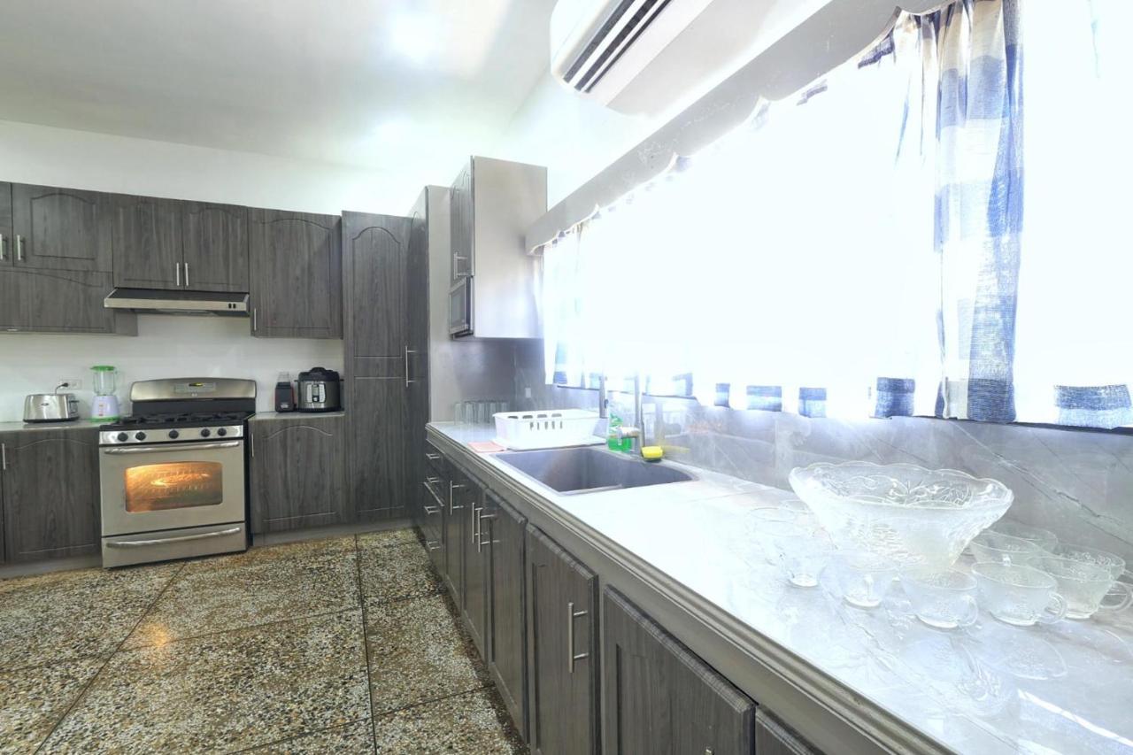 Inviting 3-Bed Apt In Whim Estate- Nearscarborough Apartment Екстериор снимка